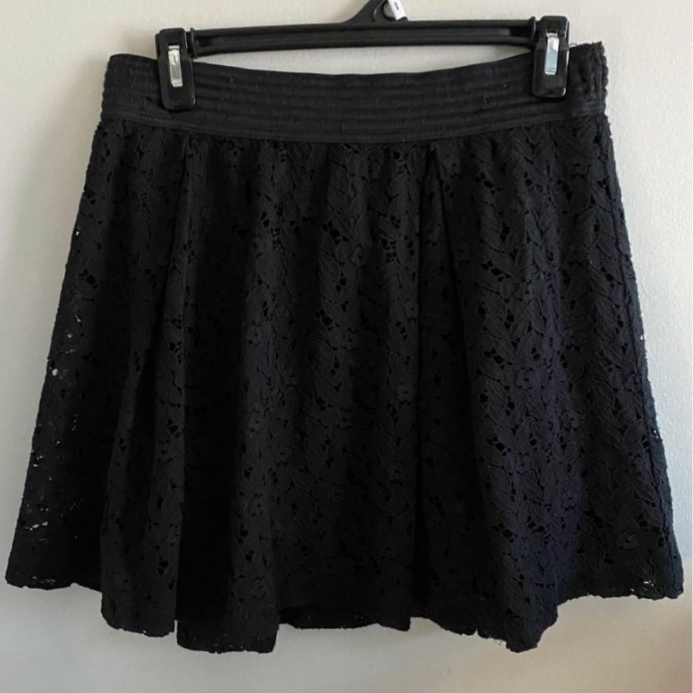 Dynamite Eyelet Pleated Lined Skirt